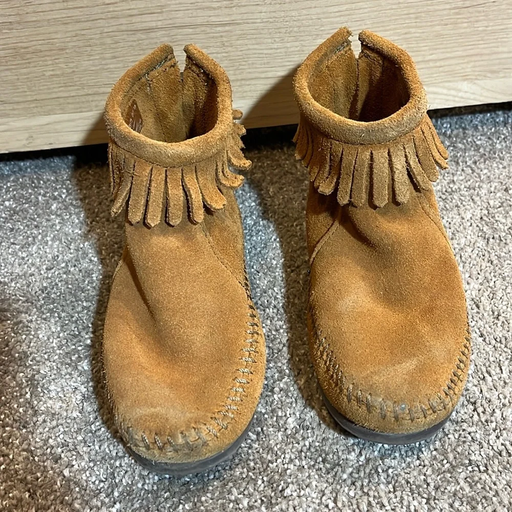 Minnetonka Moccasin Little Kid Suede Fringed Booties